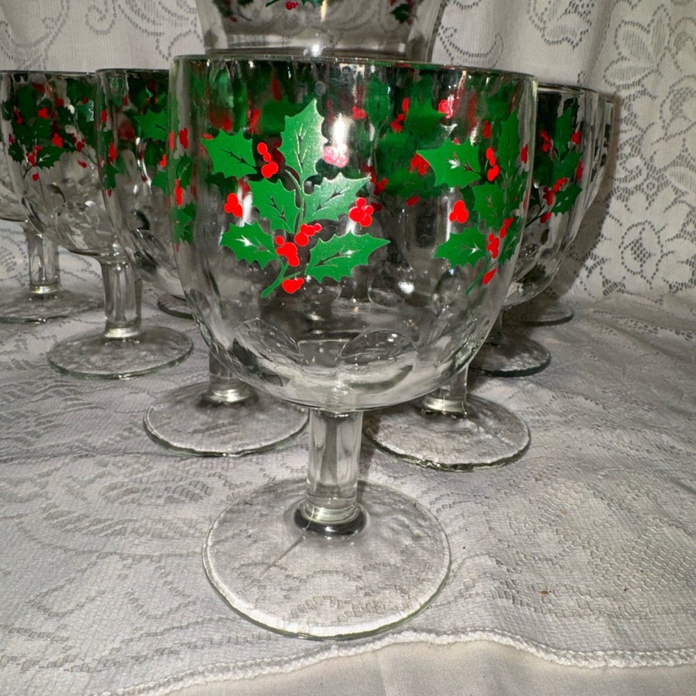 Vintage Bartlett-Collins "Holly & Berries" thumbprint goblets. Set of 10